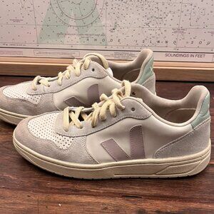 Veja V-10 Leather Gravel Monthol (Women's) Size 9